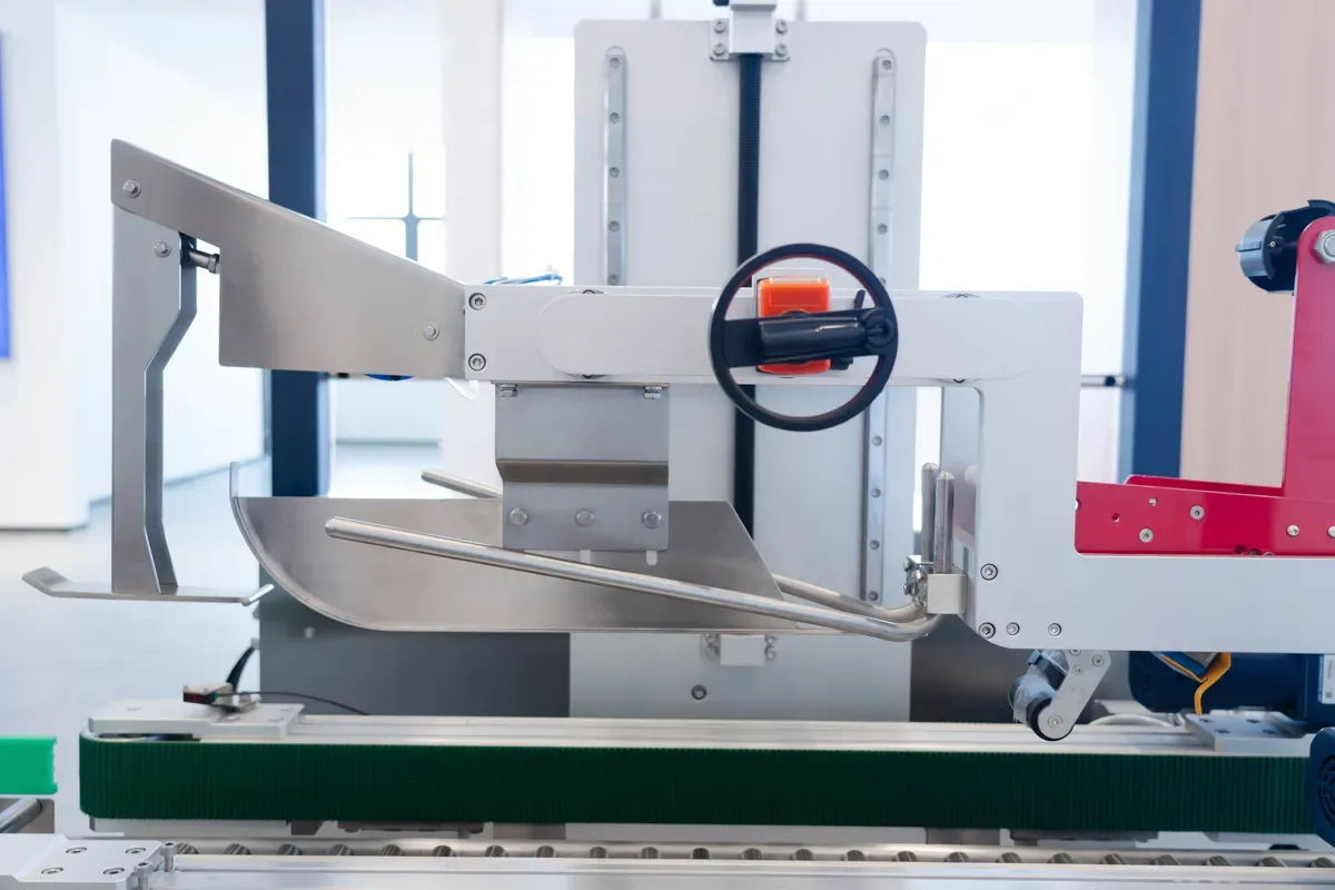 Carton Erector and Sealer Machine