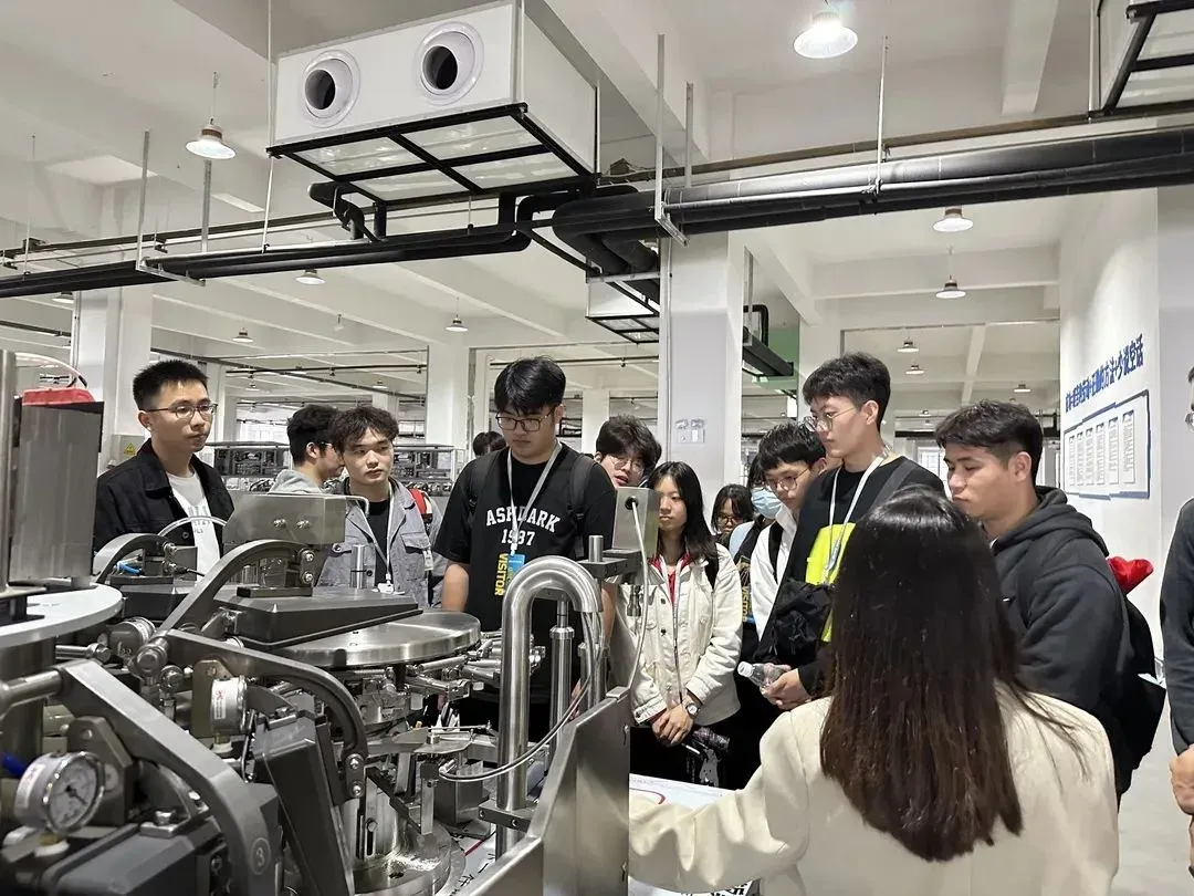 Teachers and students from the Mechanical and Electrical Engineering of Wenzhou University came to Echo to visit and study