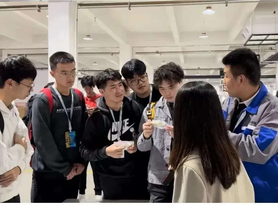 Wenzhou University students at Echo