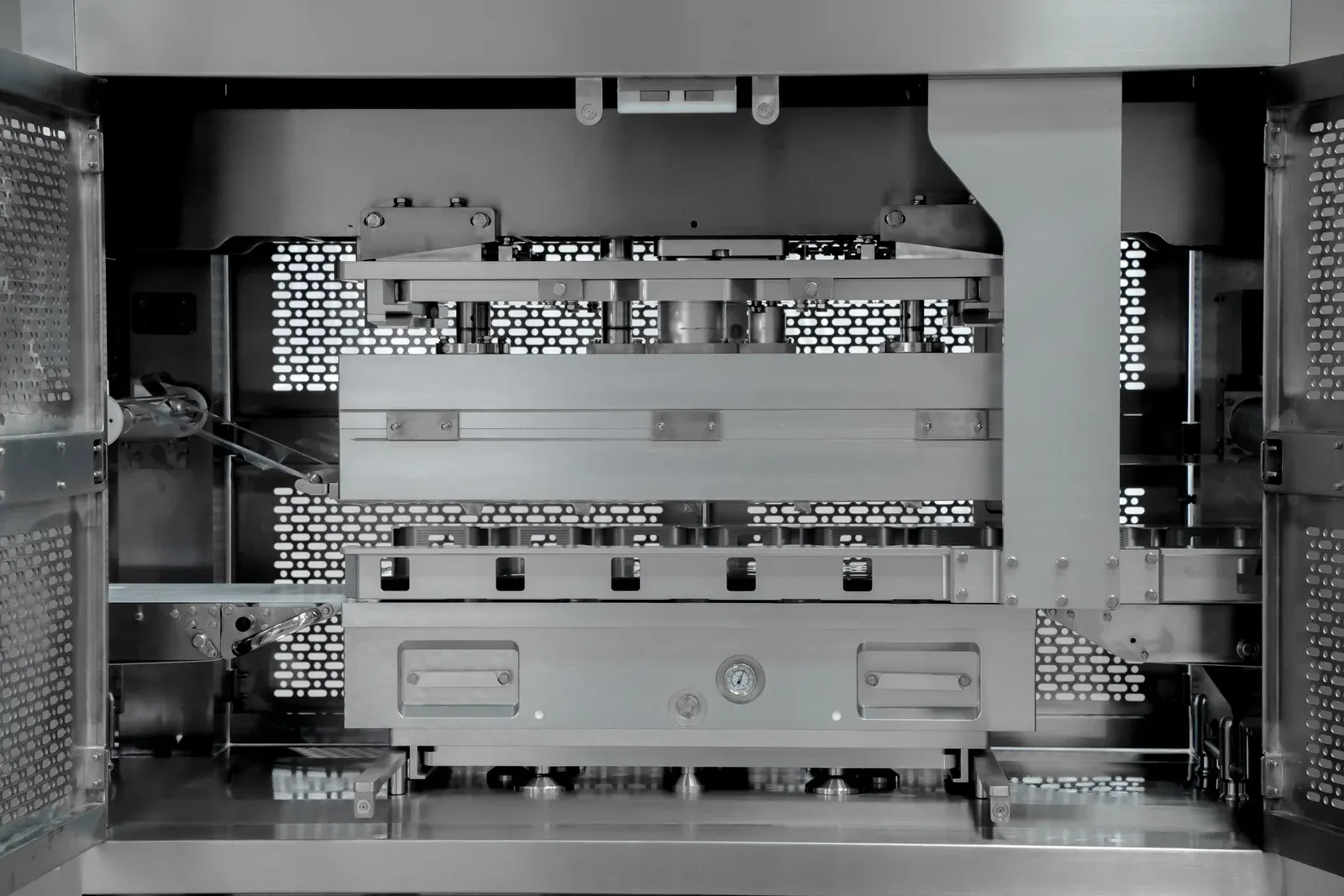 Automatic Tray Sealing Machine